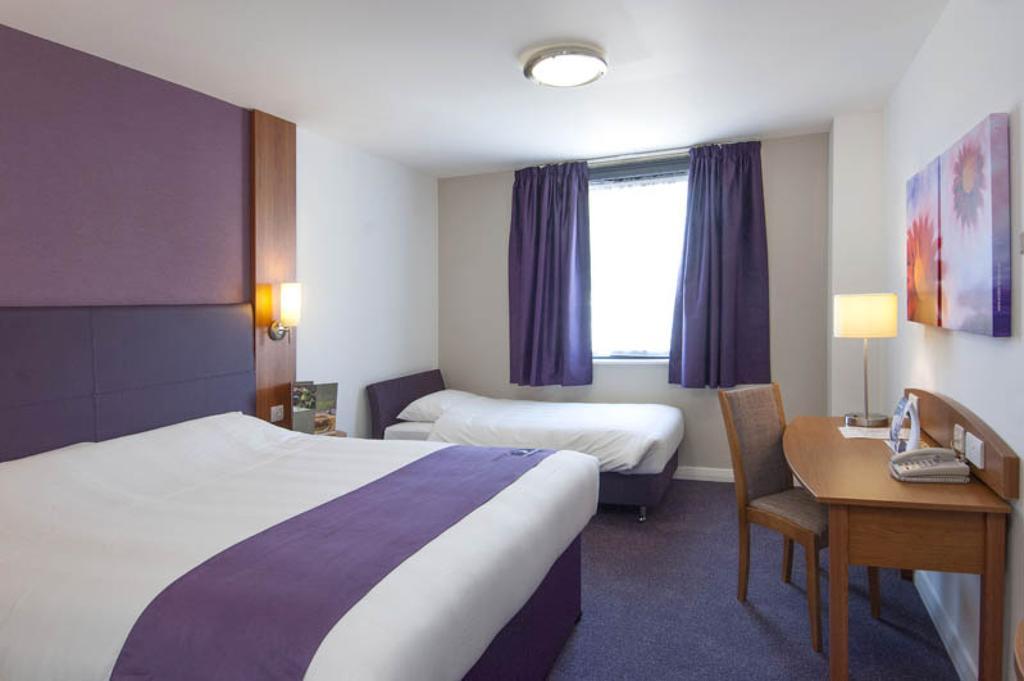 Premier Inn Epsom Central ห้อง รูปภาพ