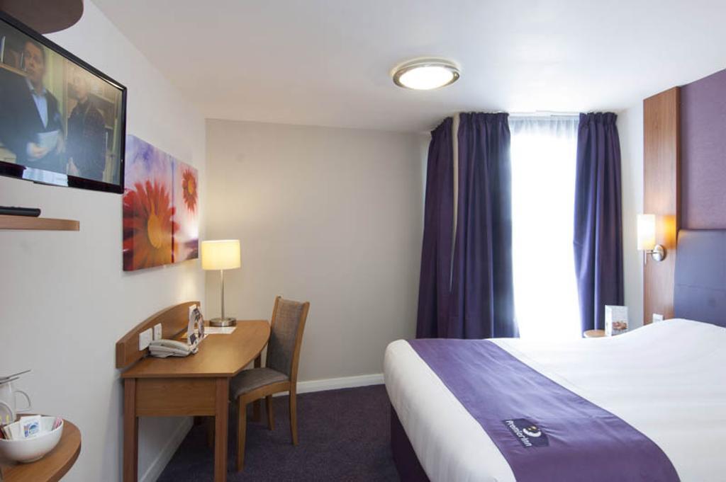 Premier Inn Epsom Central ห้อง รูปภาพ