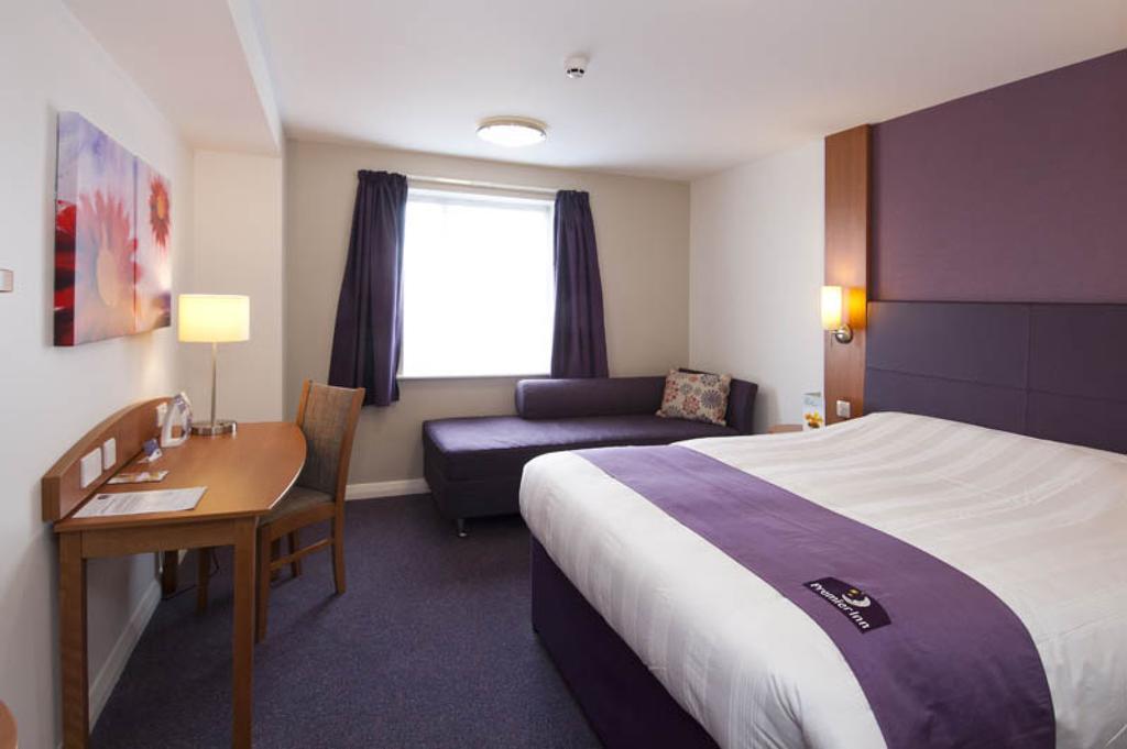 Premier Inn Epsom Central ห้อง รูปภาพ