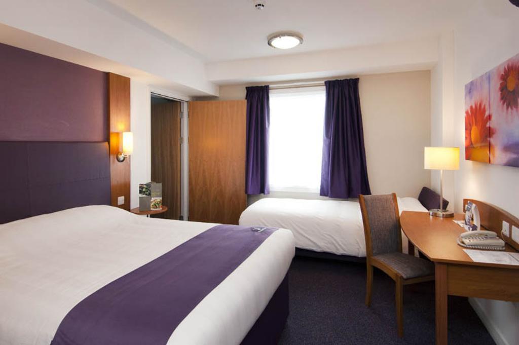 Premier Inn Epsom Central ห้อง รูปภาพ