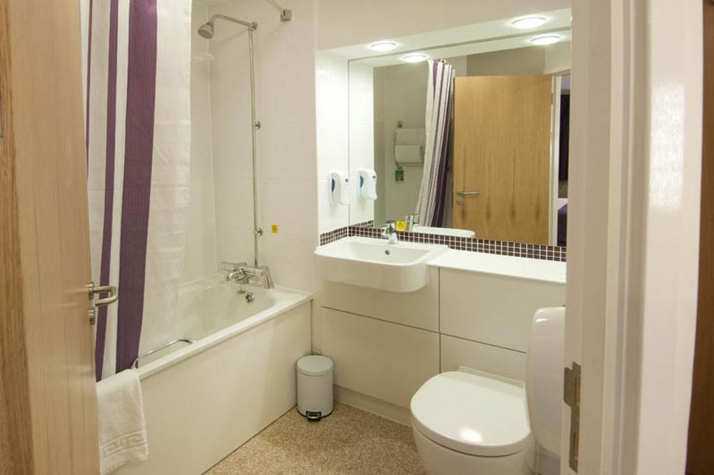 Premier Inn Epsom Central ห้อง รูปภาพ