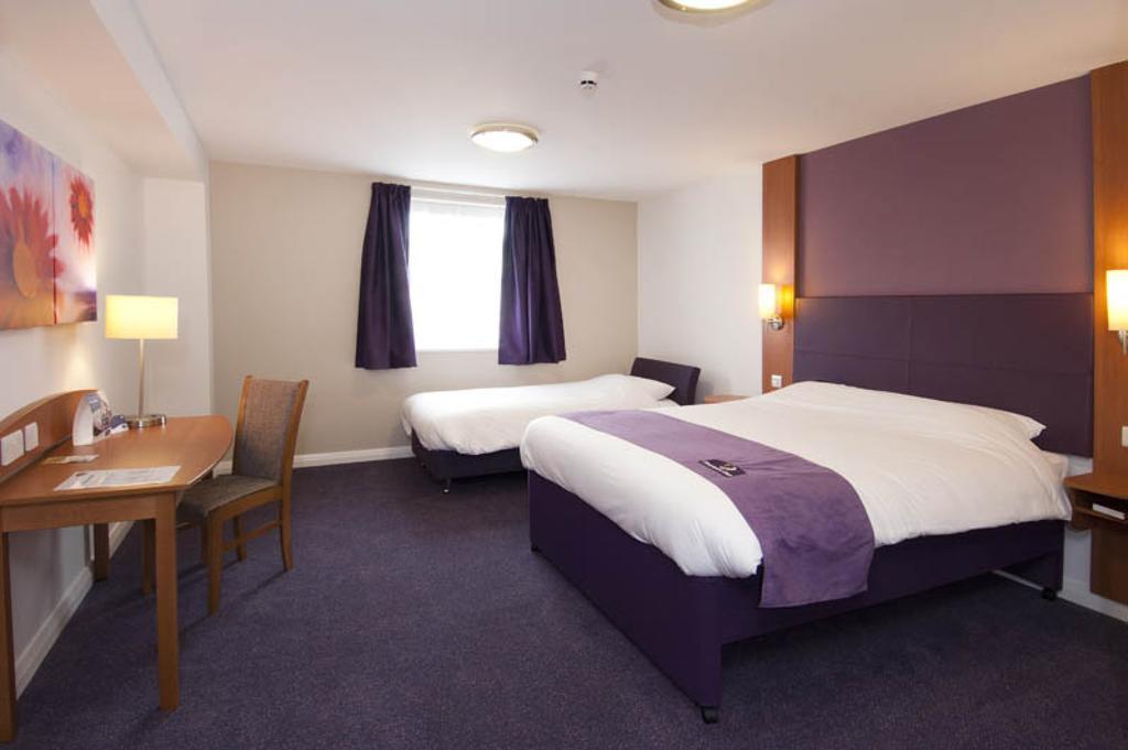 Premier Inn Epsom Central ห้อง รูปภาพ